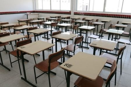Professores suspendem greve e volta às aulas na rede estadual está garantida