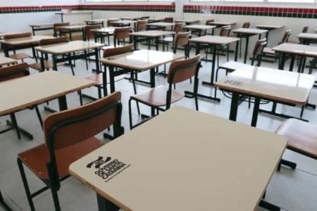Secretária de Educação considera greve ilegal e mantém aulas presenciais em SC