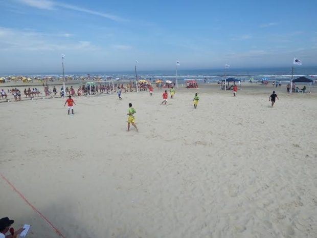 Campeonatos de verão iniciam no Balneário Arroio do Silva