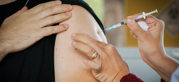 Após falta de doses, vacinação é normalizada em Criciúma