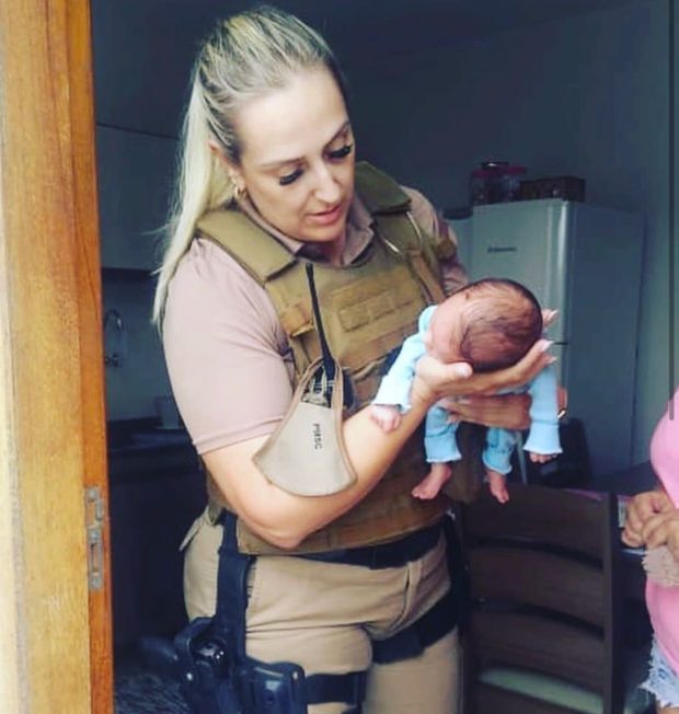 Policial salva bebê engasgado em Capivari de Baixo