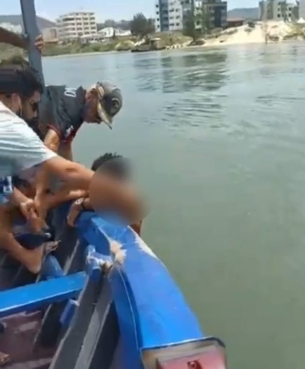 Homem se afoga no mesmo local de naufrágio em Laguna