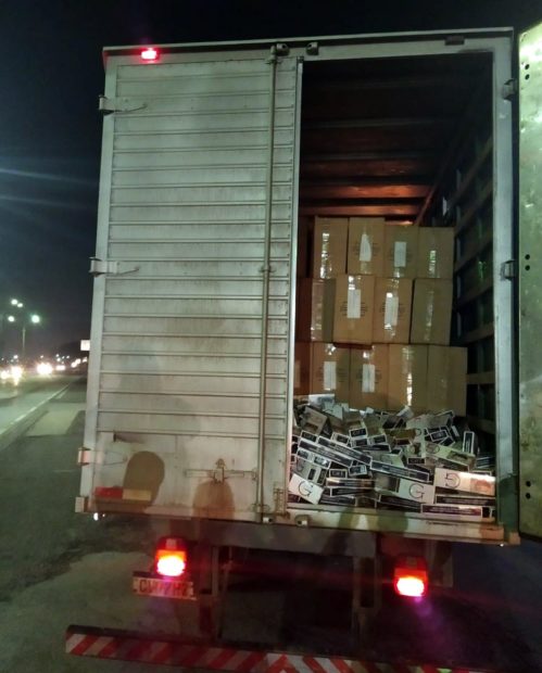 Contrabando: PRF apreende 125 mil maços de cigarros em caminhão 