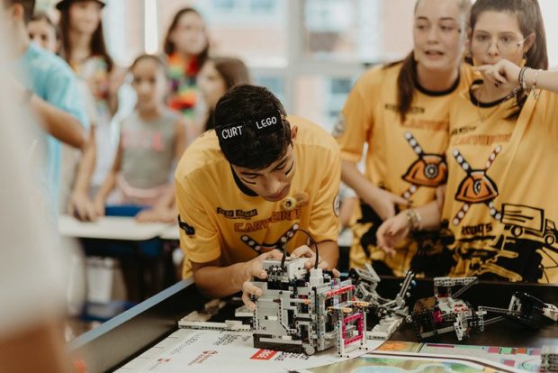 Alunos Da Escola S de Criciúma participam de torneio de robótica nacional