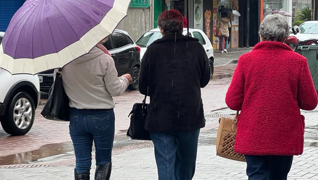 Previsão do tempo: Temperaturas em queda e chuva nesta quarta-feira (10)