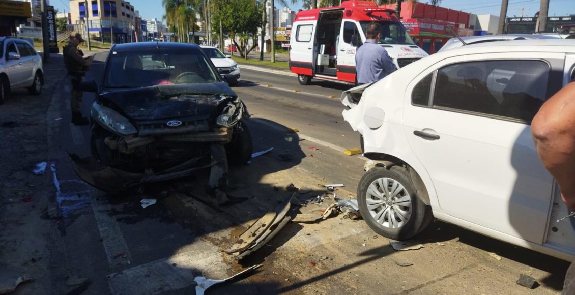 capa Grave acidente de trânsito na Centenário deixa motorista ferida