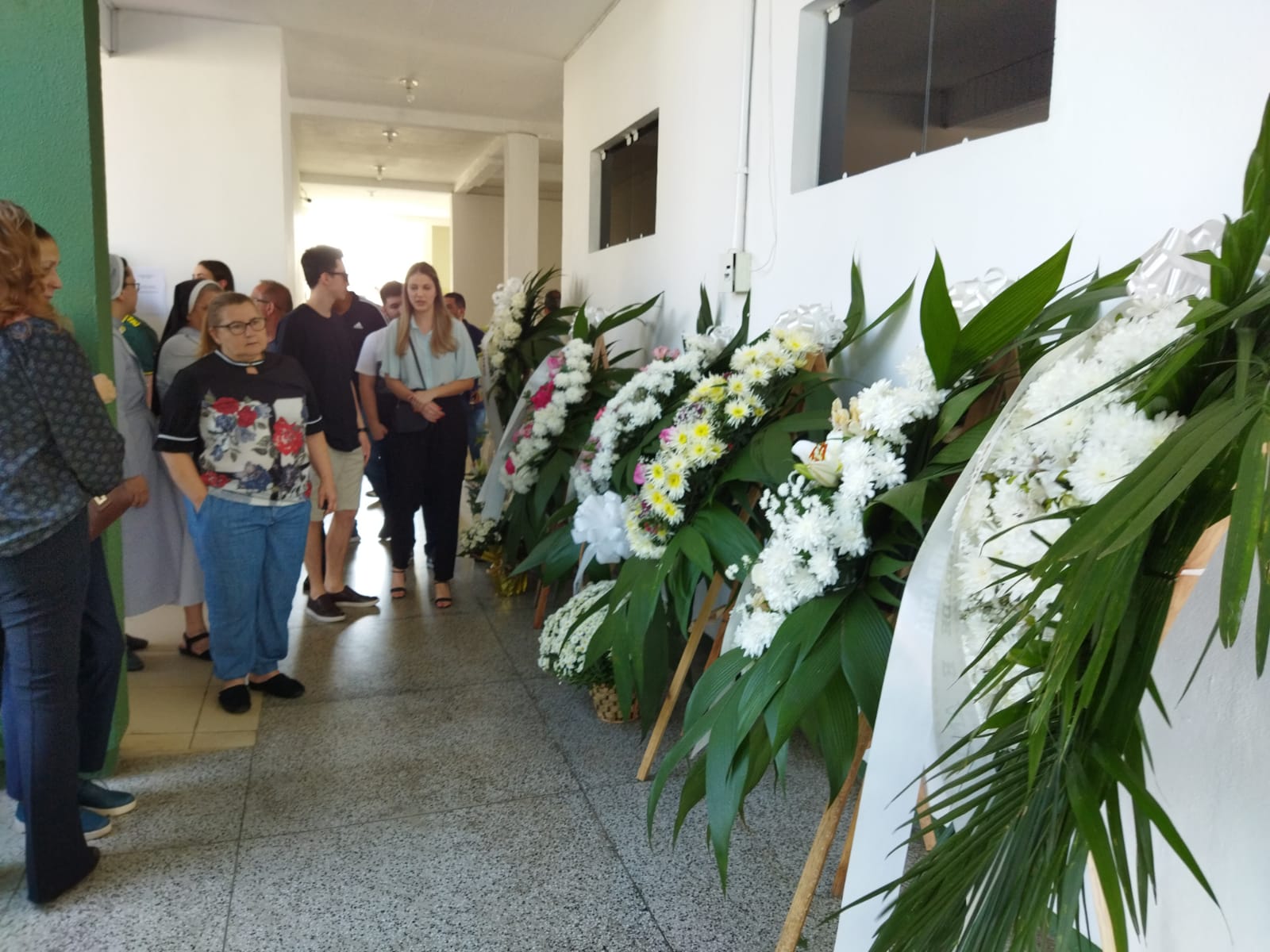 Corpo de Susana Naspolini chegou antes das 15 horas no Cemitério Municipal de Criciúma