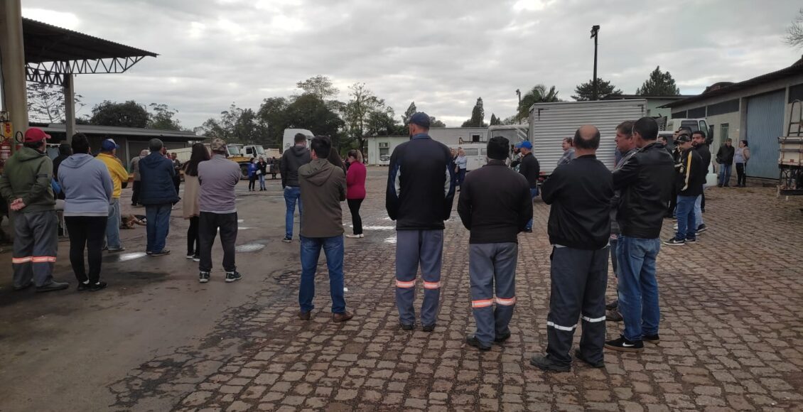 Servidores seguem em greve em Criciúma (2)