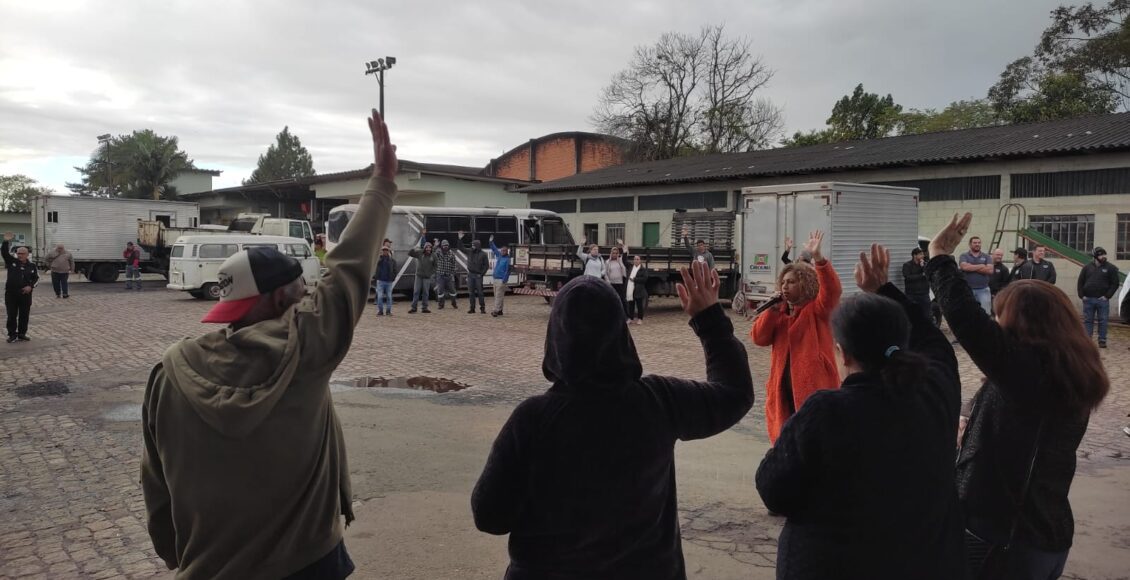 Servidores seguem em greve em Criciúma (7)