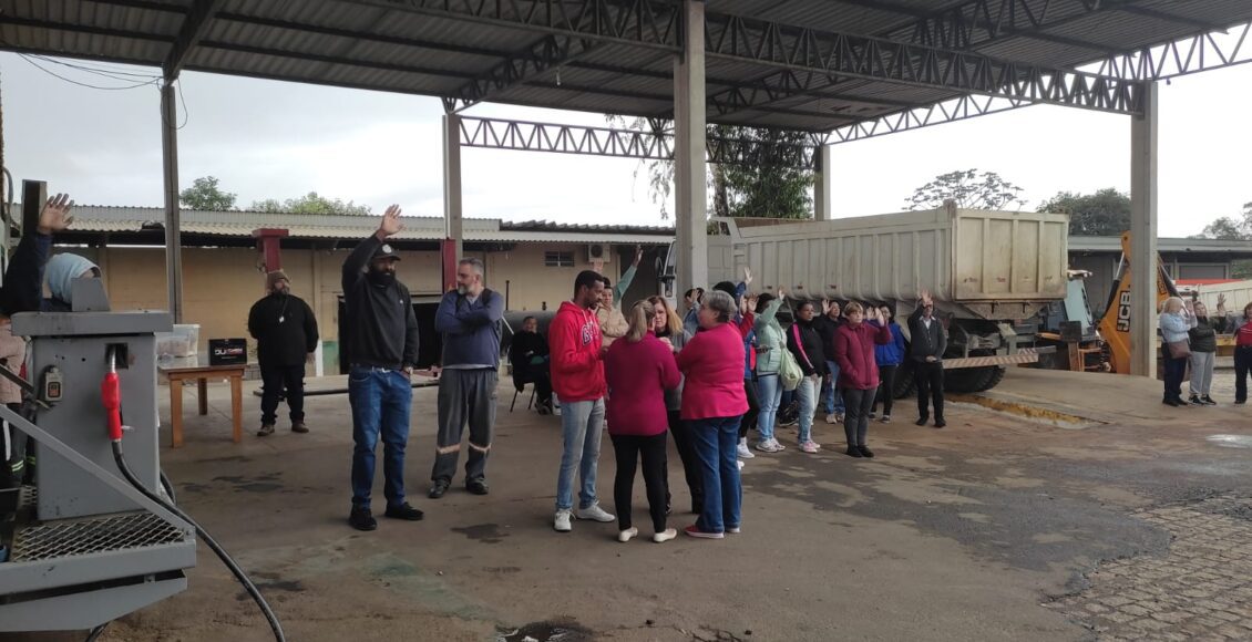 Servidores seguem em greve em Criciúma (8)