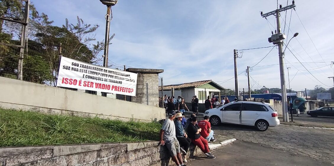 Sexta-feira começa com greve dos servidores em Criciúma (3)