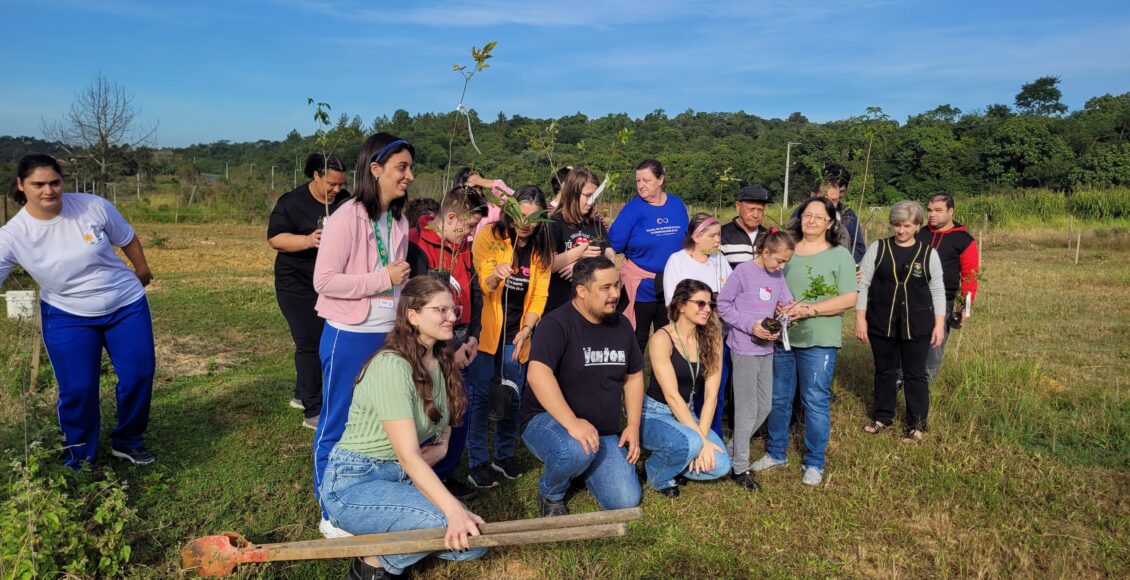 APAE – DMA – Plantio de Árvores – Por Ana Paula Nesi (4)