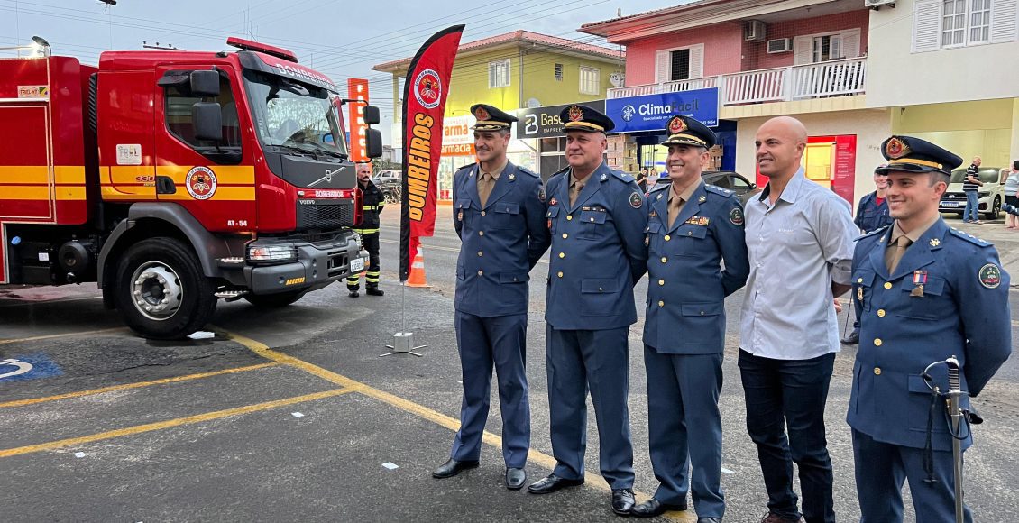 Solenidade em Araranguá homenageia bombeiros militares e autoridades