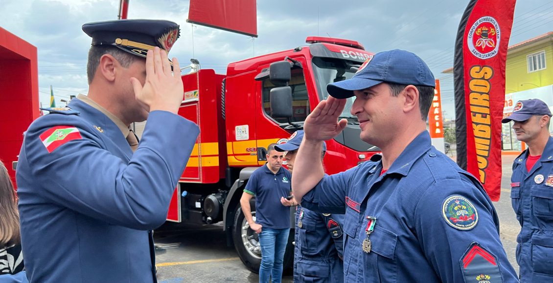 Solenidade em Araranguá homenageia bombeiros militares e autoridades