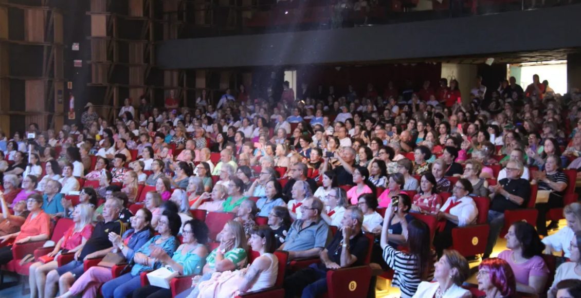 Show de Valores da “melhor idade” traz cultura ao palco do Teatro Elias Angeloni (1)