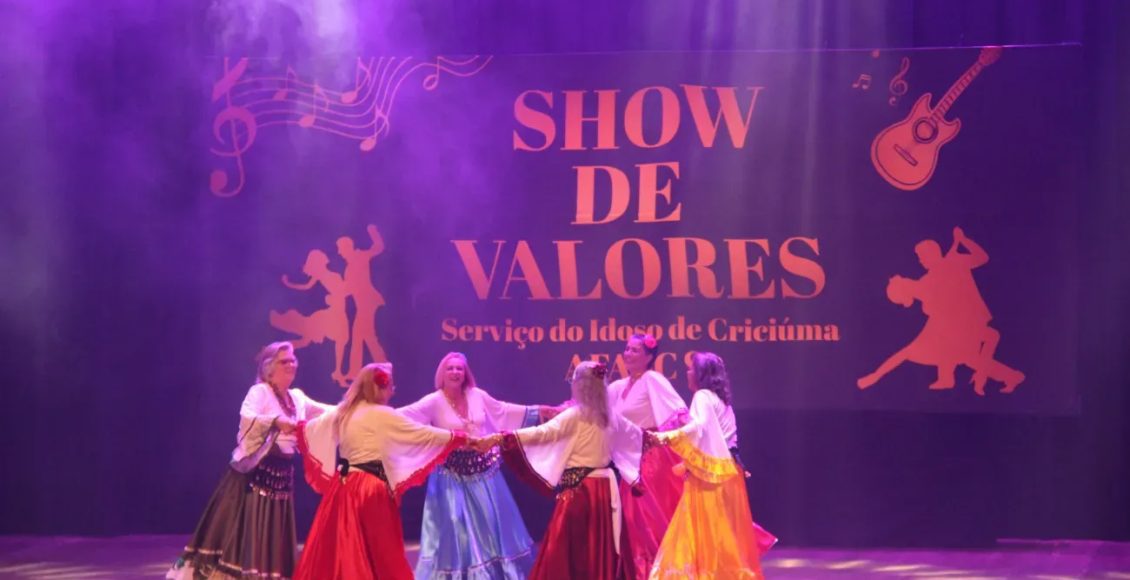 Show de Valores da “melhor idade” traz cultura ao palco do Teatro Elias Angeloni (16)