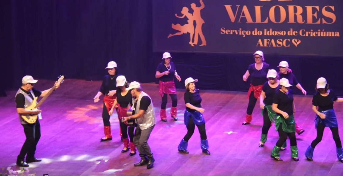 Show de Valores da “melhor idade” traz cultura ao palco do Teatro Elias Angeloni (22)