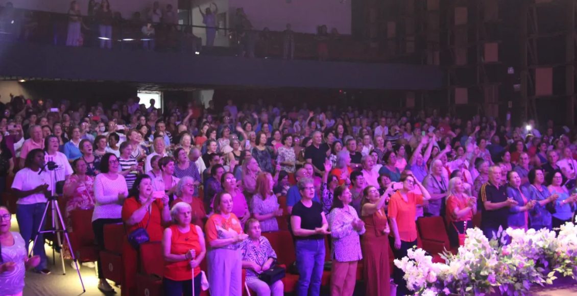 Show de Valores da “melhor idade” traz cultura ao palco do Teatro Elias Angeloni (27)