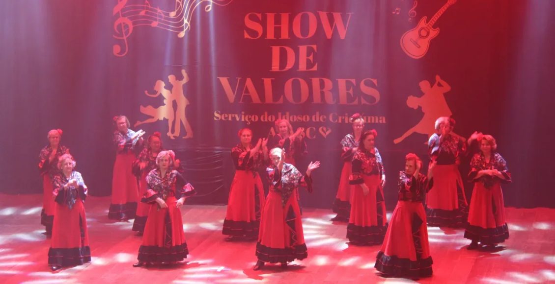 Show de Valores da “melhor idade” traz cultura ao palco do Teatro Elias Angeloni (6)