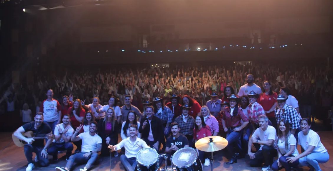 Show de Valores da “melhor idade” traz cultura ao palco do Teatro Elias Angeloni (7)