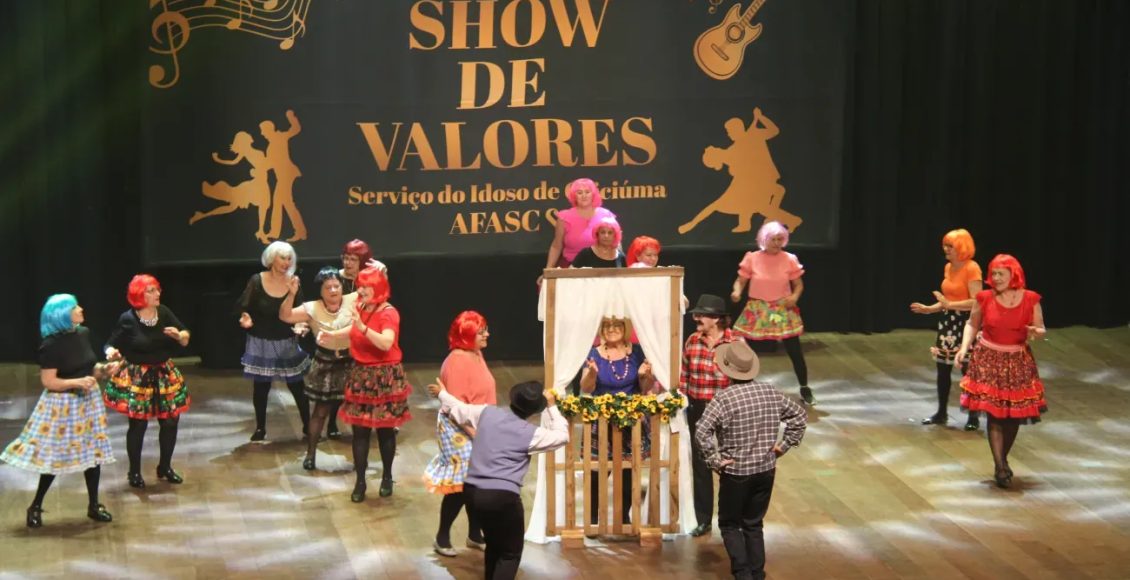 Show de Valores da “melhor idade” traz cultura ao palco do Teatro Elias Angeloni (9)