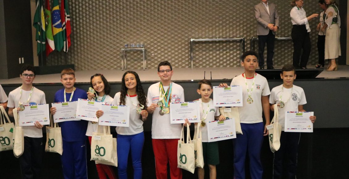 Vencedores do Prêmio Acic de Matemática são premiados – Medalhistas Ouro